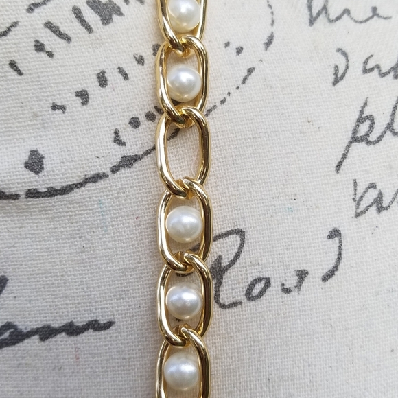 GOLDTONED CHAIN LINK NECKLACE WITH FAUX PEARLS - Picture 3 of 4